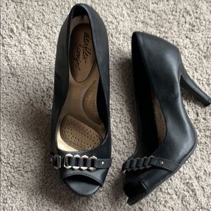 Black memory foam pumps